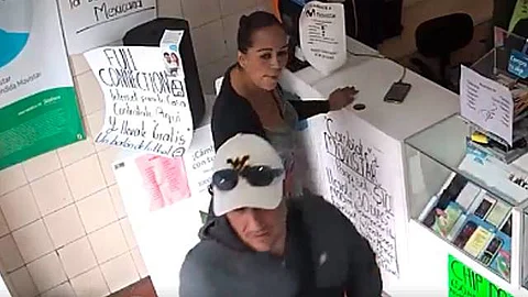 Los maleantes ya habían asaltado otra sucursal en calle Aquiles Serdán (Foto: Video Captura)