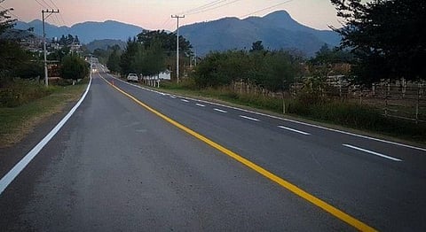De los 3 mil 500 kilómetros de carreteras que hay en el estado, por lo menos mil 500 requieren atención (Foto: Archivo)