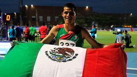 El colombiano Carlos Andrés Sanmartín logró finalizar tercero al parar el cronómetro en 3:56.78 (Foto: @CONADE)