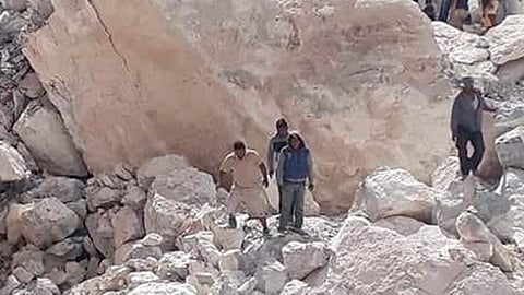 El Gobierno local indicó a través de un comunicado, que se espera la llegada de maquinaria pesada para remover la tierra y piedras