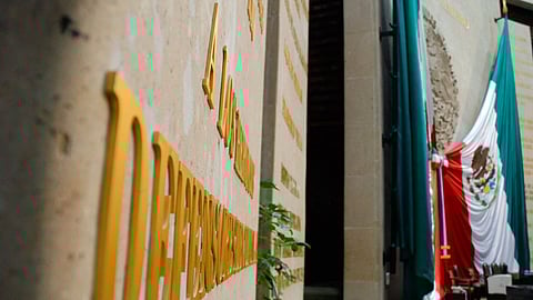 Los trabajadores dieron aviso al personal de Protección Civil y al equipo de bomberos de San Lázaro (Foto: @Mx_Diputados)