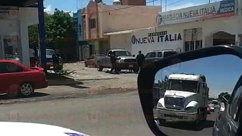 Presuntos miembros de una célula delincuencial que opera en la región recorrían las calles de Nueva Italia en vehículos (Foto: RED 113)