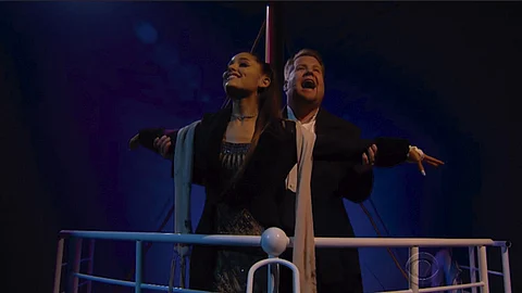 Ariana Grande y James Corden recrean Titanic