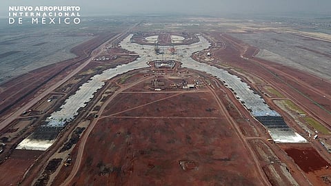 También, espera que los medios de comunicación abran sus espacios para llevar un debate público informado (Foto: @NvoAeropuertoMx)