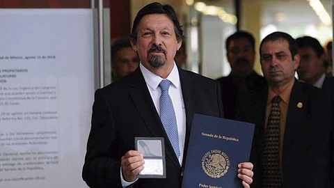 El líder minero dijo sentirse contento por estar en su patria (Foto: @NapoleonGomezUr)