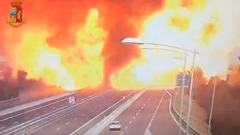 Van al menos 3 muertos (Imagen: captura de video)