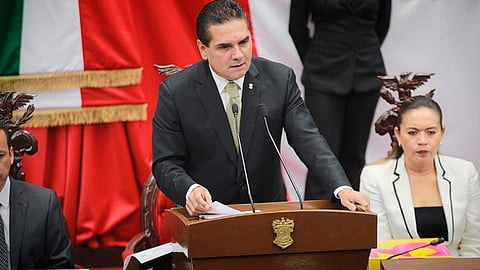 Ante el representante federal, Roberto Campa Cifrián, Silvano Aureoles advirtió que más que un informe de logros, el documento es una autocrítica de la administración pública (Foto: Cortesía)