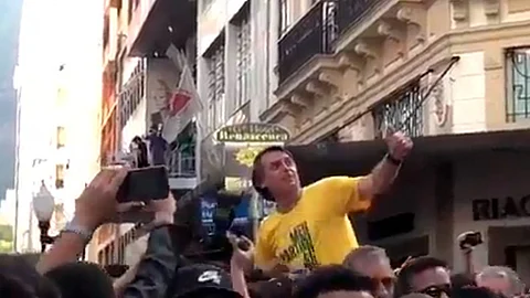Jair Bolsonaro sufrió un atentado, una puñalada con cuchillo en la región del abdomen (Foto: captura)