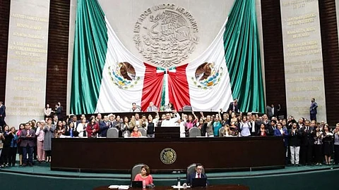"¡Va a caer, va a caer, la reforma educativa va a caer!”: Morenistas (Foto: Twitter/@DiegodelBosqueV)