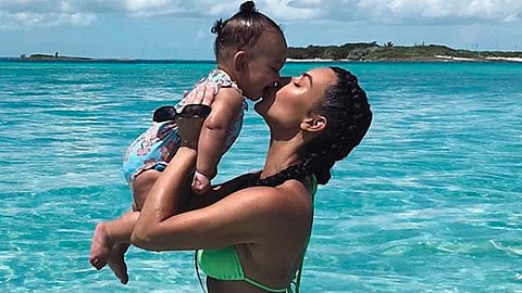 Las niñas no llegan al año de edad (Foto: IG/@kimkardashian)