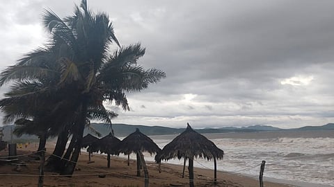 Huracán "Kay" toca tierra en Baja California Sur; provocará intensas lluvias