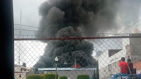Fueron necesarias pipas del ayuntamiento (Foto: Cortesía)