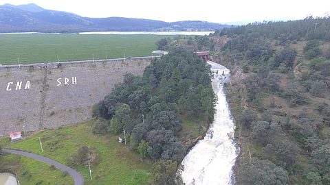 Conagua suspende desfogues controlados en la presa de Cointzio