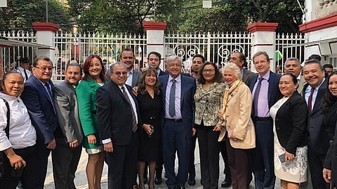 Se escucharon consignas de apoyo a la exdirigente, Elba Esther Gordillo Morales (Foto: @PorMaestros)