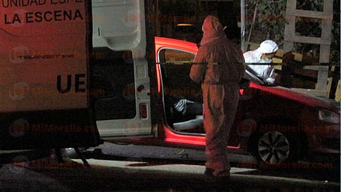 Los homicidas huyeron en un Nissan Versa, color blanco, comentaron testigos a la Policía (Foto: RED 113)