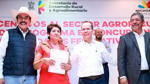 Al evento acudió Cuauhtémoc Montero Esquivel, los diputados Alfredo Asael Toledo Rangel y Octavio Ocampo Córdova; así como el titular de la Compesca, Julio Vargas Medina; los subsecretarios de la Sedrua Dagoberto Covarrubias Gallardo y Gerónimo Color Gasca (Foto: Cortesía)