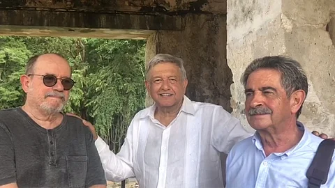 Viajó en compañía de Miguel Ángel Revilla (Foto: @lopezobrador_)