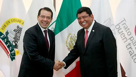 “Los servidores del Instituto siempre han demostrado su lealtad al Jefe del Ejecutivo Federal, por lo que están comprometidos a asumir con el Director General del ISSSTE una auténtica participación consciente, responsable y organizada” (Foto: Cortesía)