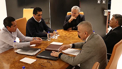 Durante la reunión estuvieron presentes el consejero Jesús Sierra Arias y el secretario de administración J. Francisco Aquiles Gaitán Aguilar, por parte del Poder Judicial; así como Pedro Luis Beltrán Cisneros por parte de la SCOP (Foto Cortesía)