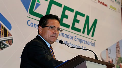 El 26 de noviembre, el gobernador Silvano Aureoles informó que el estado devolvería los servicios de educación básica y normal a la federación por la incapacidad financiera de la entidad para hacerles frente (Foto: Archivo)