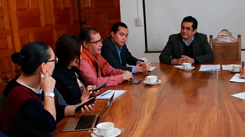 Acudió al encuentro el secretario general del Sindicato de Trabajadores al Servicio del Poder Ejecutivo del Estado (STASPE), Antonio Ferreyra Piñón, y el delegado sindical de la Secretaría de Comunicaciones y Obras Públicas, Héctor David Vega Aguirre (Foto: Cortesía)