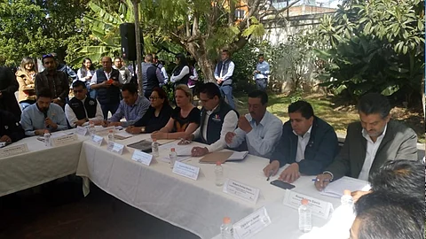 La titular de Semarnat y el gobernador de Michoacán sostuvieron un encuentro con autoridades ejidales y comunales de la Reserva de la Biósfera de la Mariposa Monarca (Foto: Josimar Lara)