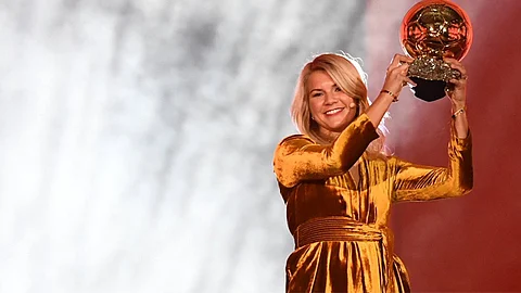 "¿Puedes hacer twerk (similar al 'perreo')?", cuestionó Solveig a Hegerberg (Foto: Twitter/@TresaHerraez93)