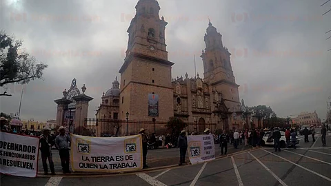La circulación en las calles Virrey de Mendoza y Abasolo también fue afectada (Foto: Heber Morales)