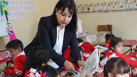 Para el ciclo escolar 2016 – 2017, en México hubo 2 millones 66 mil maestros que formaron parte del Sistema Educativo Nacional (Foto Cortesía)