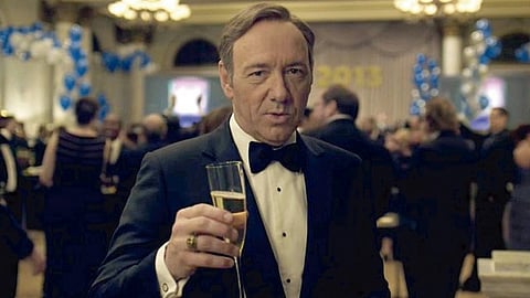 Él trató de defender a su pequeño hermano de estas denuncias, pero ahora considera asqueroso lo que está haciendo (Foto: @KevinSpacey)