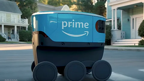 Inicialmente el robot siempre irá acompañado por un empleado de Amazon (Foto: Video Captura)
