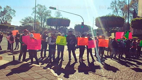 Trabajadores del Suttebam marchan en Morelia