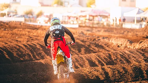 Parte de lo que se recaude en el boletaje, aproximadamente el cinco por ciento de cada ticket, será donado a la asociación AMANC (Foto Facebook: Motocross.MX)