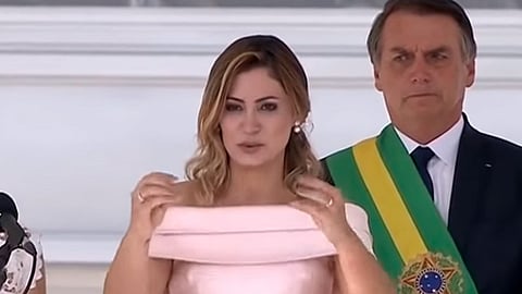 (Foto Captura de pantalla YouTube La nueva primera dama de Brasil se dirige al pueblo en lengua de señas)