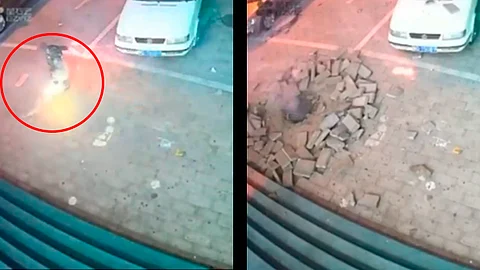 La explosión dejó un gran hoyo en la banqueta (Foto: captura de pantalla/YouTube Eduardo Morales Barrios)
