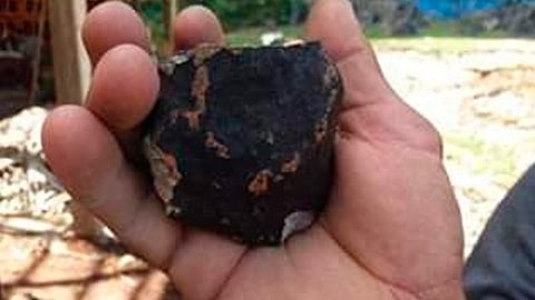 Lo acontecido provocó una lluvia de rocas carbonizadas (Foto: @florencito94)