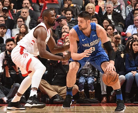 Vucevic fue una máquina al ataque y a la defensa, y no permitió que ningún jugador de Toronto llegara a los 20 puntos (Cortesía Twitter: @NBA)