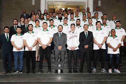 Yasushi Takase, embajador de Japón en México, ofreció una comida a la selección nacional de beisbol horas antes de su viaje para la ENEOS Samurai Japan Series 2019 (Foto cortesía @LigaMexBeis)