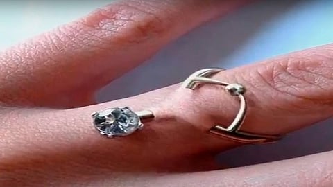 El “piercing” nupcial es una tendencia que no deja de resultar inquietante (Fotograma: YouTube)