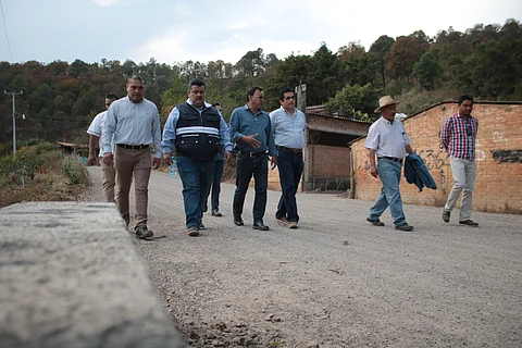 La nueva vía es constituida con una capa subrasante de 30 centímetros de espesor, la base hidráulica de 20 centímetros, y la carpeta asfáltica de cinco centímetros de espesor (Foto: Cortesía)