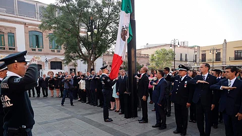 Se montó una guardia de honor posterior al izamiento de bandera
(Foto: Cortesía)