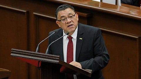 A trabajar en el fortalecimiento del esquema social de Michoacán, convoca diputado Fermín Bernabé (Foto Cortesía)