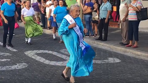 Para ser feliz no hay edad Foto: Video Captura)