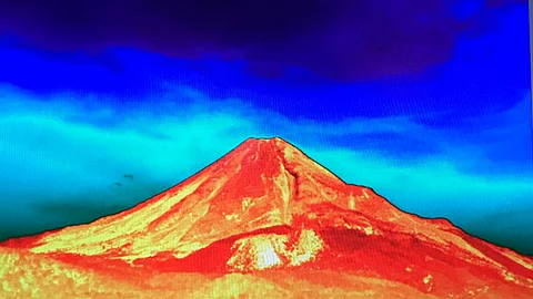 Actualmente el volcán de Colima es el único monitoreado con cámara térmica en todo México (Foto: @berthareynoso)
