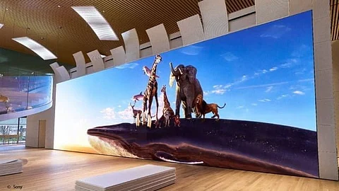 Se trata de varios paneles modulares que al juntarse no dejan ningún espacio visible (Foto: Sony)