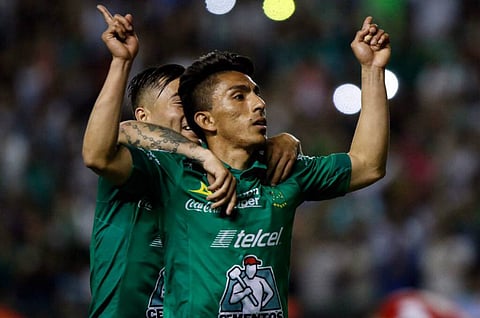 Previo al descanso la polémica se hizo presente con la expulsión por medio del VAR de Daniel Arreola (Foto: Twitter)