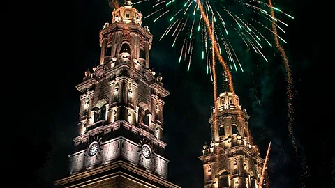Uno de los primeros lugares para visitar es la Catedral, con su imponente majestuosidad y su historia (Foto Fb: Turismo Morelia MX)