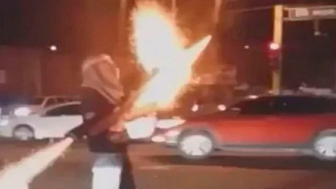 El video fue captado el pasado jueves en la vialidad Doctor Mora (Fotograma: YouTube)