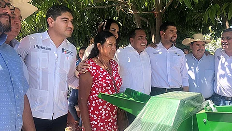 Familias del agro de Carácuaro y Nocupétaro, recibieron 4.1 mdp: Sedrua