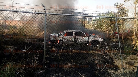 La Policía recomendó a los dueños de los coches dañados acudir ante la representación social para denunciar los perjuicios a sus vehículos contra quien resulte responsable (Foto: RED113)
